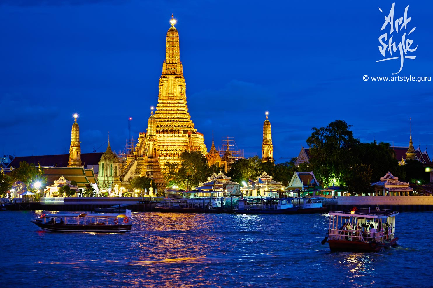 Wat Arun (Temple of Dawn), Bangkok, Thailand.