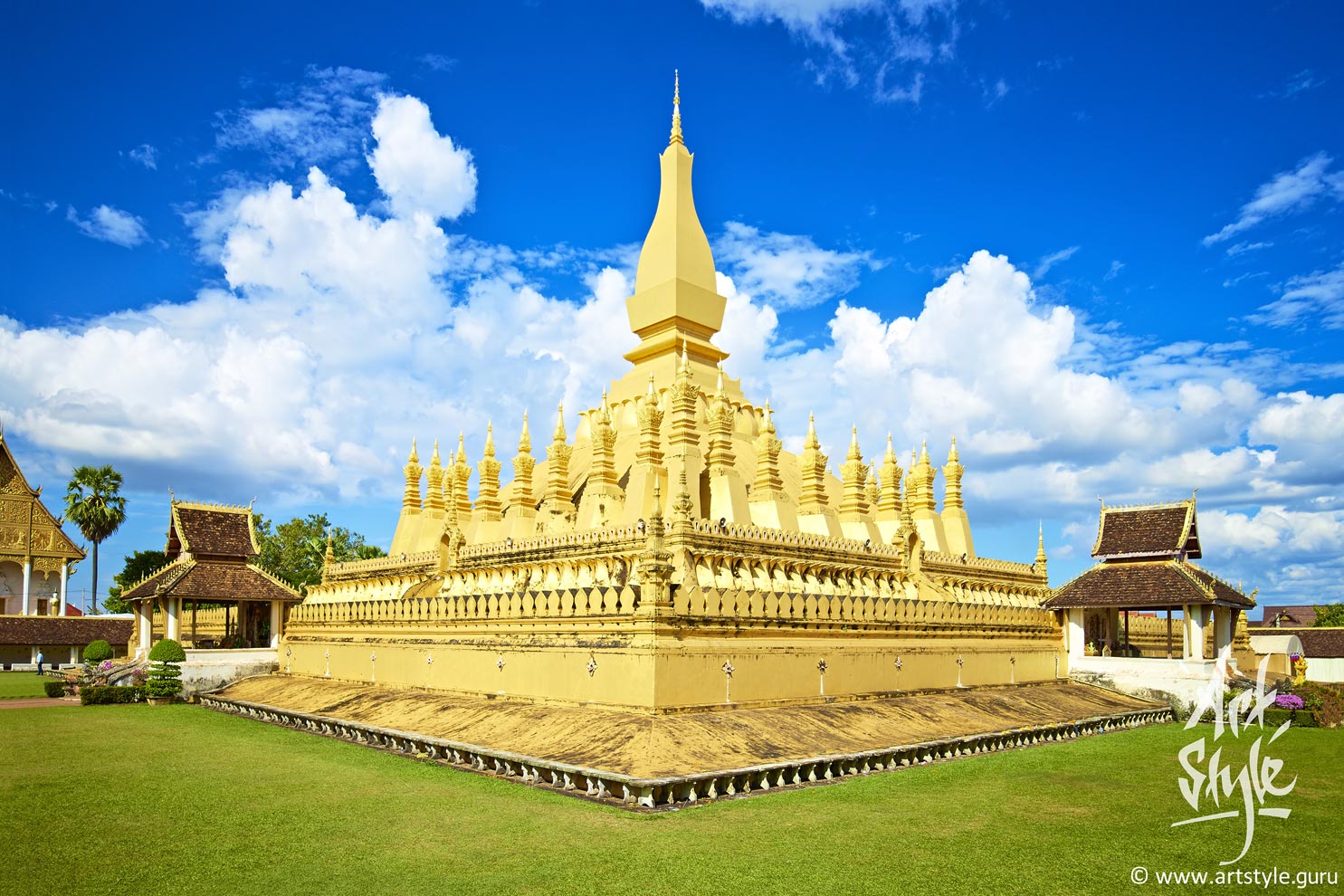 Pha That Luang (Great Stupa), Vientiane, Laos.