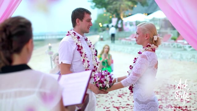 Wedding at a hotel beach from 1 hour of shooting (720p)
